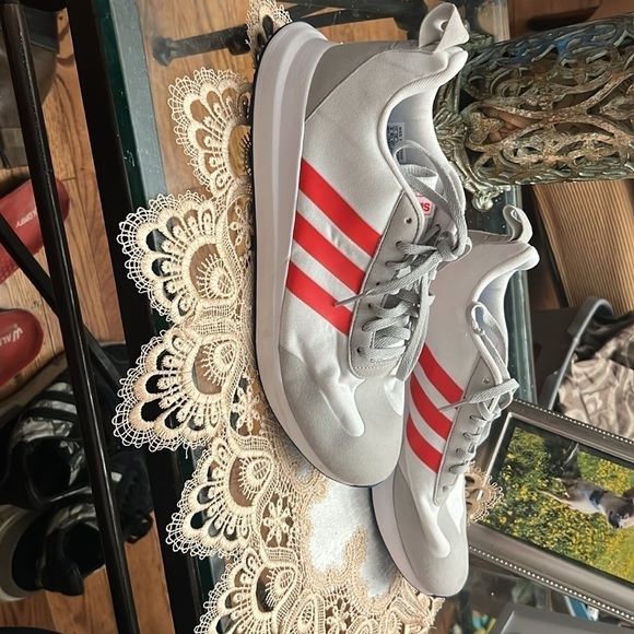 Adidas run 60 red and gray men’s size 9 shoe non-worn has a few spots - Picture 2 of 9